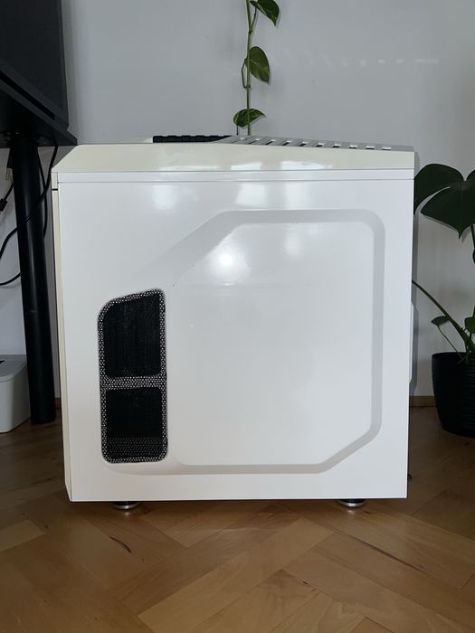Obudowa komputerowa biała cooler master cm storm stryker retro