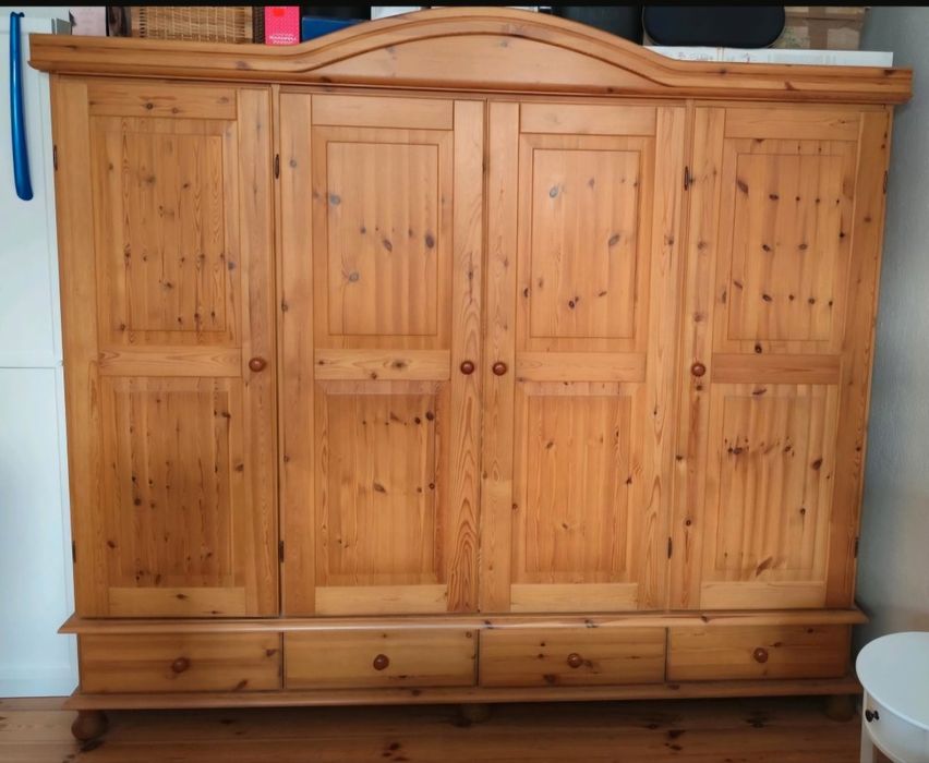 Piękna Szafa w pełni sosnowa.