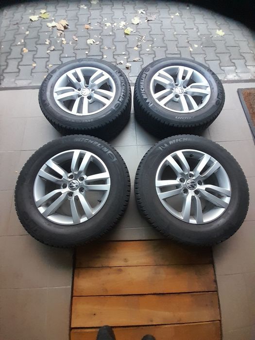 Sprzedam felgi aluminiowe 16 z oponami zimowymi z 2012 roku.