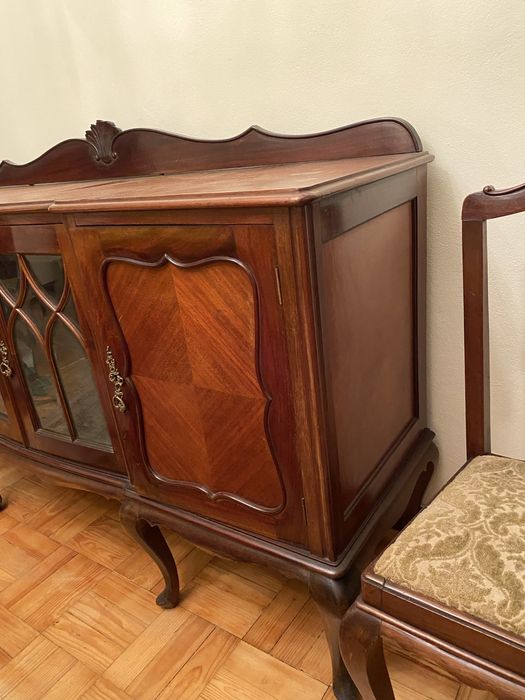 Aparador de Sala com Vitrine e Prateleiras