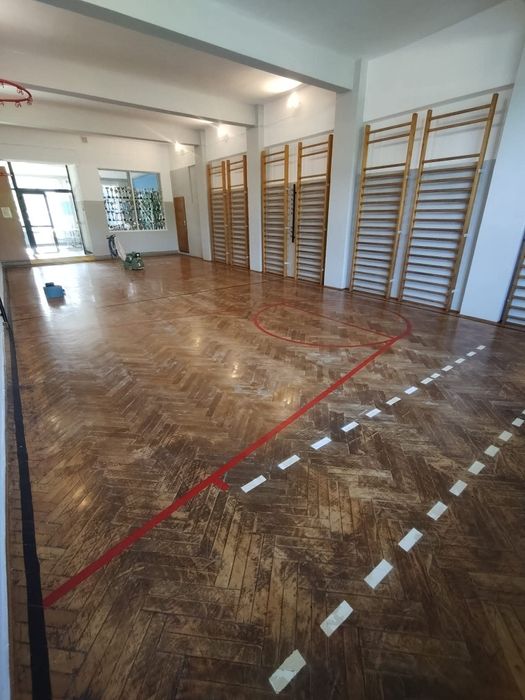 Cyklinowanie parkietów , renowacja schodów , montaż podłóg oraz listew