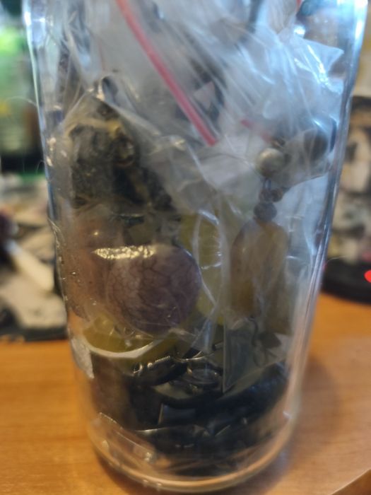 Słoik z biżuterią