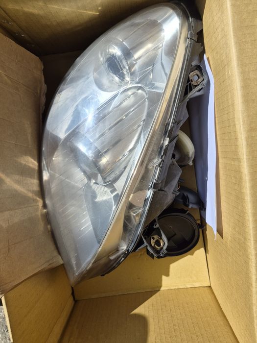 Zabytki motoryzacji lampa przednia mercedes B klasa