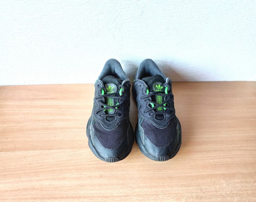 Класні кросівки Adidas ozweego 35,5 р. устілка 22,5 см.