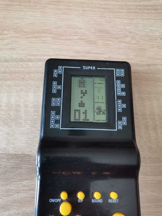 Электронная игра тетрис Brick Game E-9999 из 90-Х