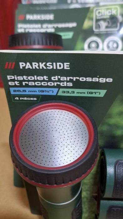 Zraszacz ogrodowy z zestawem przyłączeniowym