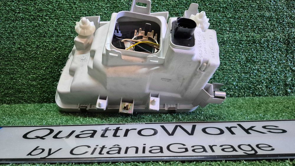 Otica Farol Direito Volkswagen Polo 6N1 1994 a 1999 Ref. 1AF962.489-141 HELLA NOVO