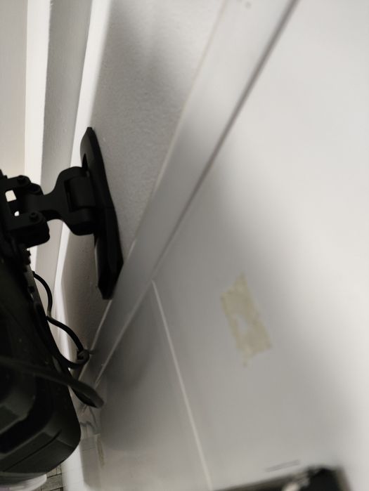 Televisão 22 polegadas e suporte parede