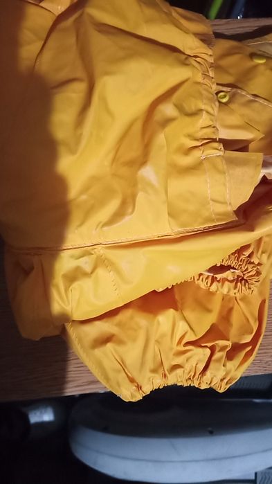 Selling a rain suit64585835584642121