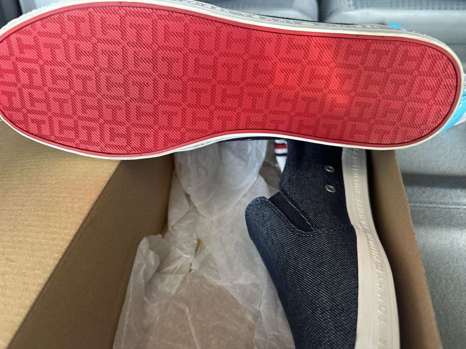 TOMMY Hilfiger , кеди ,нові ,44 розмір На вузьку ніжку