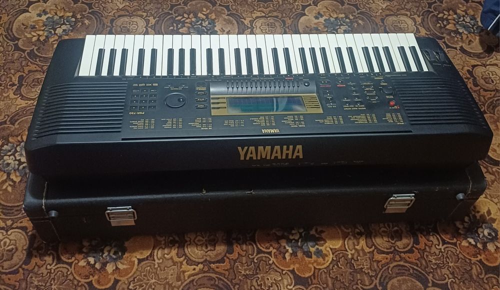 YAMAHA  psr  730