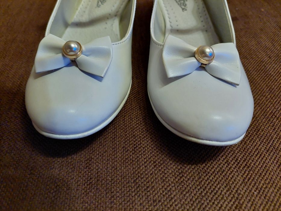 Buty białe / komunia święta / czółenka / baleriny /rozm. 35 SUPER STAN