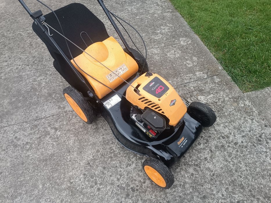 Самохідна газонокосарка двигун Briggs & Stratton