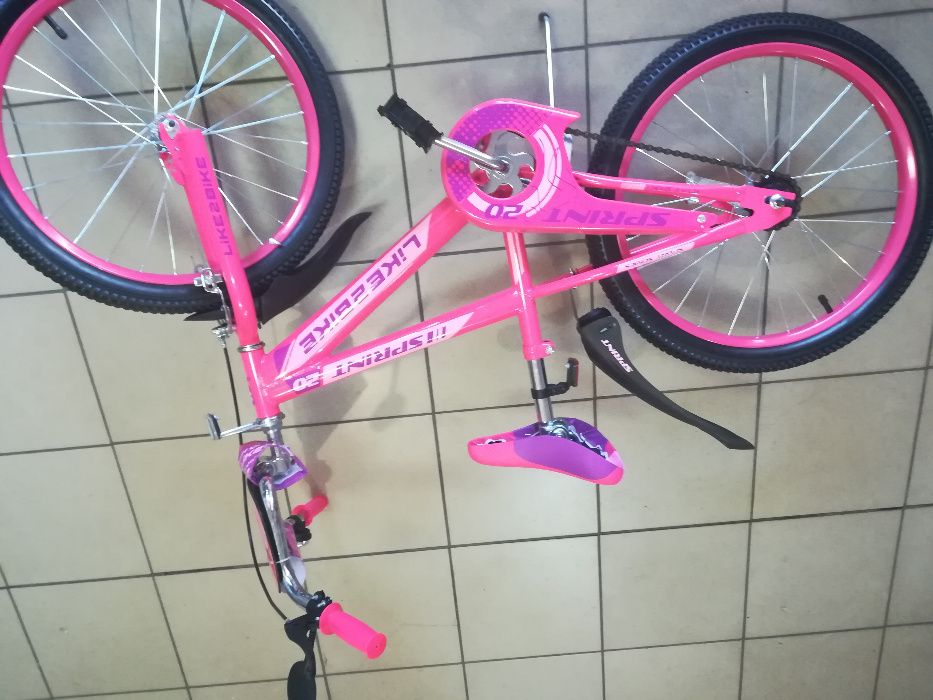 Oблегченный велосипед 20".Для девочек старше 6 лет(рост выше 116 см)