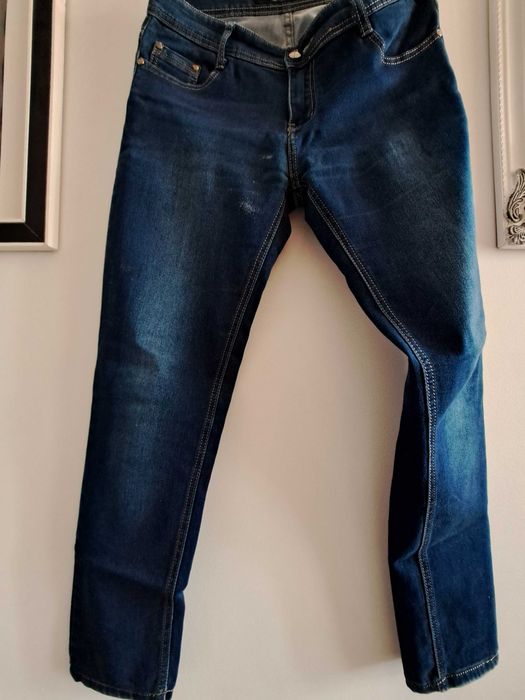 spodnie jeansowe z przetarciami