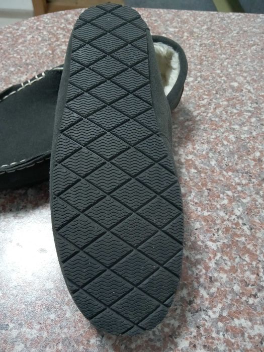 Продам фирменные утеплённые мокасины.