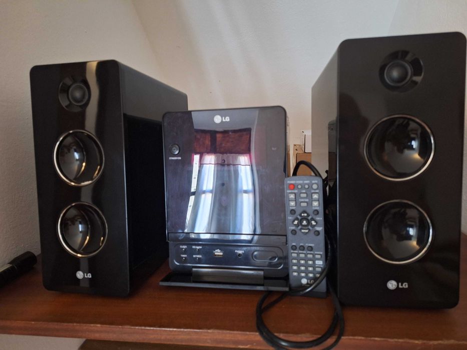 Aparelhagem                ( RÁDIO E CD)