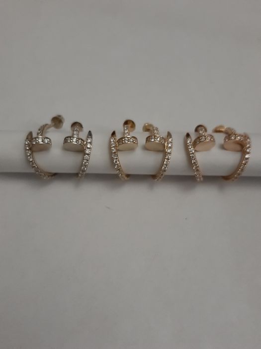 Золотые серьги Cartier гвоздь с бриллиантами 1.02 ct