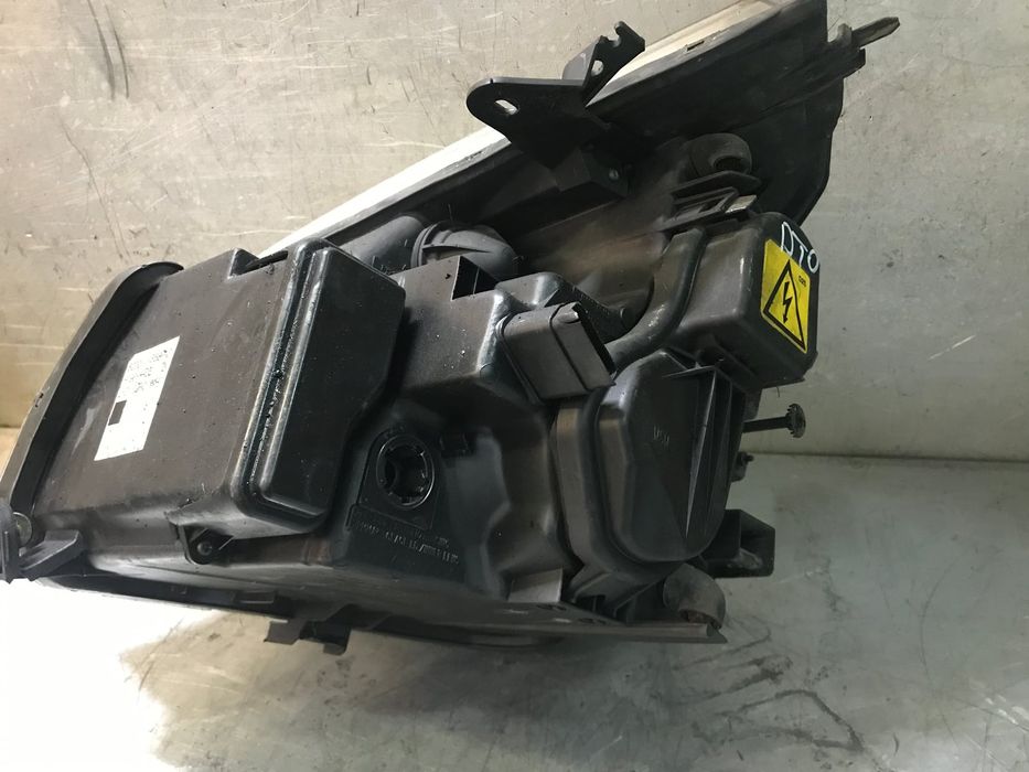 Ótica / Farol Direito RENAULT VEL SATIS - 8200014358