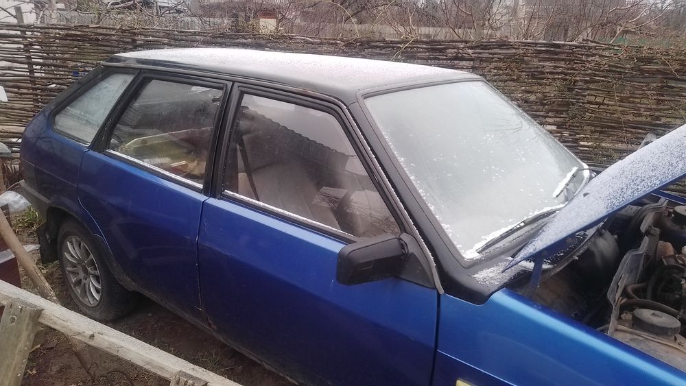 Продам ваз 2109 на ходу требует сварочних  работ