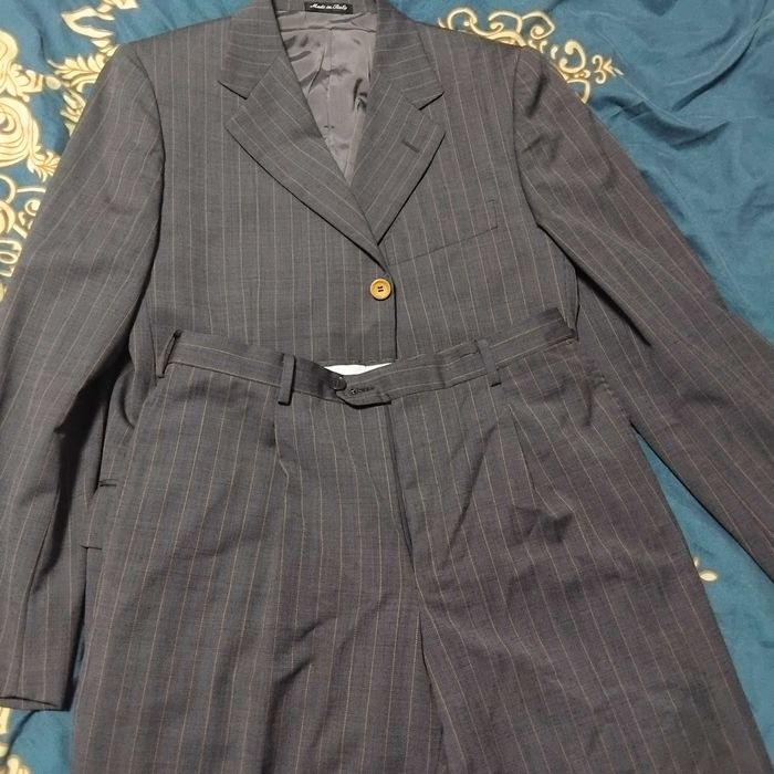 Продам Костюм строгий Италия.