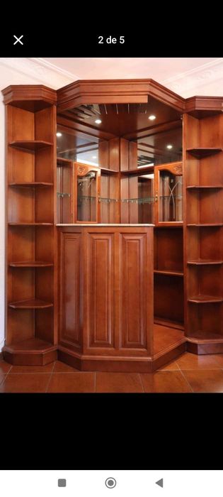 Bar em madeira maciça