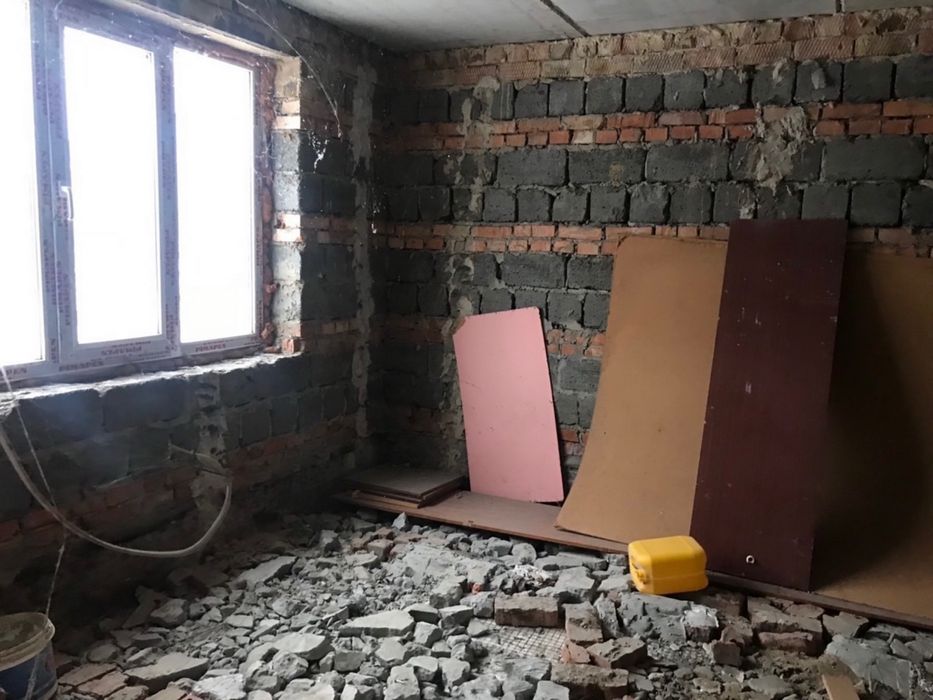 Продаж цегляного будинку