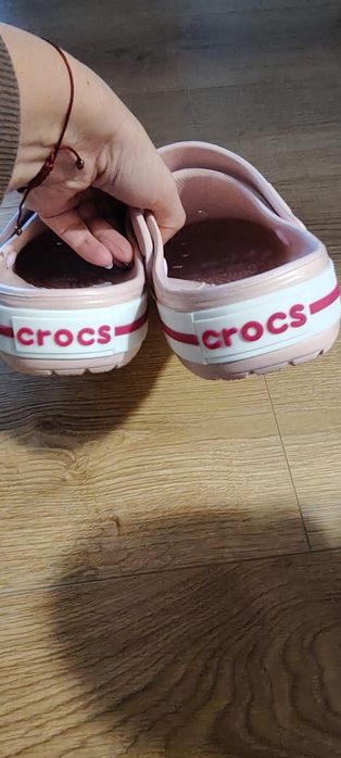 NOWE klapki CROCS pudrowy róż z napisem rozm.39