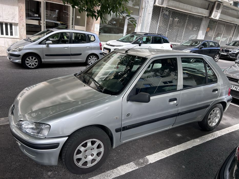Peugeot 106 1.1 Gasolina 5 portas cinzento