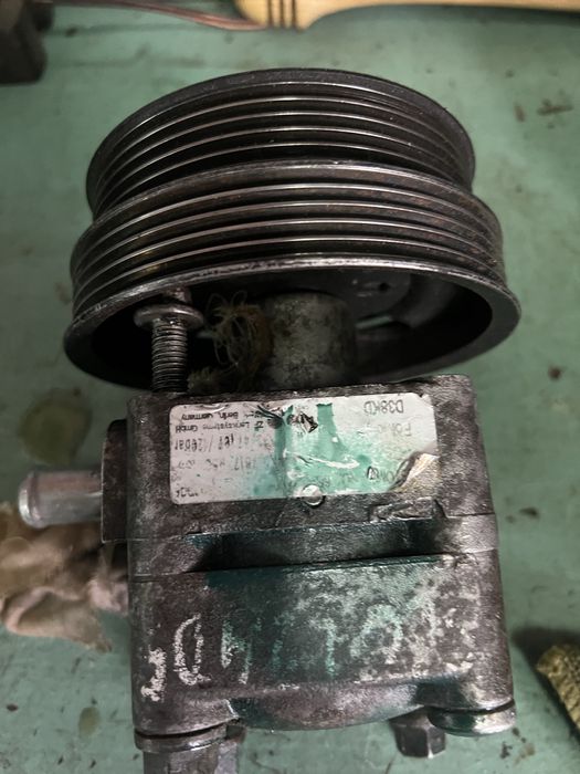 Насос гур Volvo V70  2.4D