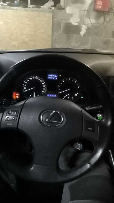 Авто Lexus is 220