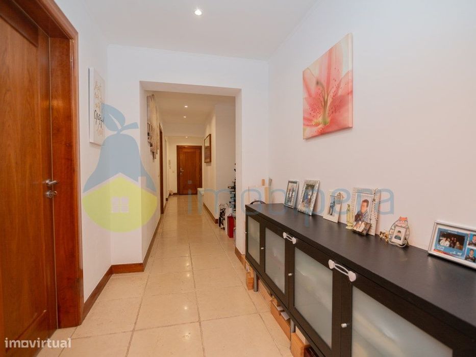 Excelente apartamento T2 localizado sobre o Rio Arade na Boca do Ri...