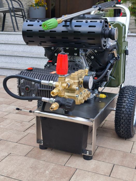 Myjka ciśnieniowa spalinowa Loncin 27km/ Comet 25l/330Bar