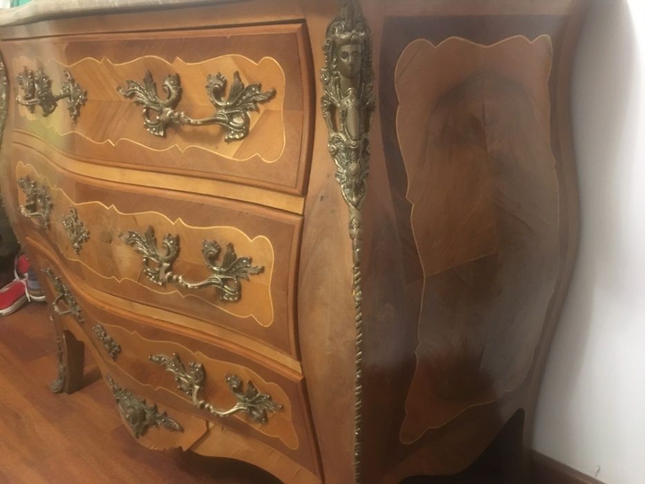 Comoda Luis XV adornos metal