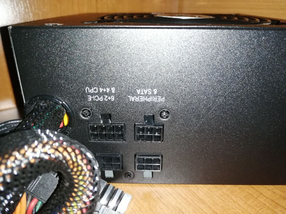 Fonte de Alimentação Corsair CX500M Semi-modular (500 watts)