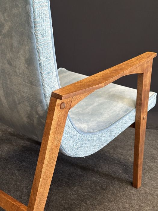 Fotel z podnóżkiem Prl po renowacji