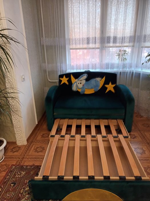 Диван дитячий (новий)
