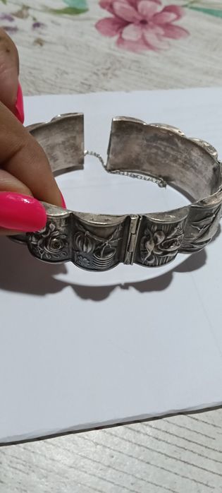 Pulseiras caixinha tudo em prata