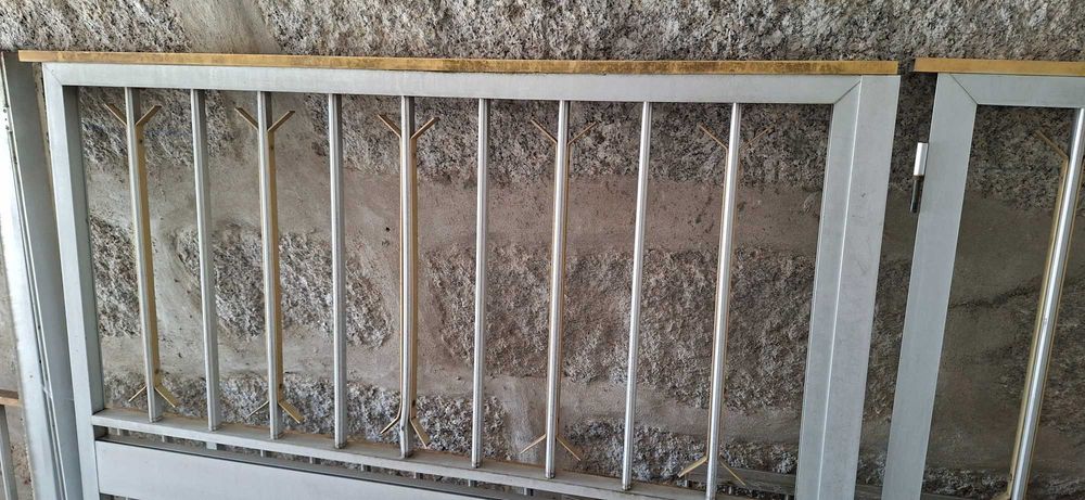 Gradeamento e Portoes em aluminio cinzento