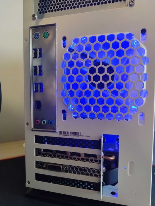 Komputer do gier GTX 1070 | 32 GB RAM | Xeon 6 rdzeni | SSD NVMe | W10