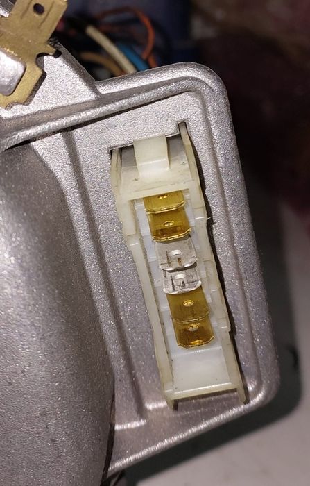 Vendo motor e duas placas de máquina lavar Candy.