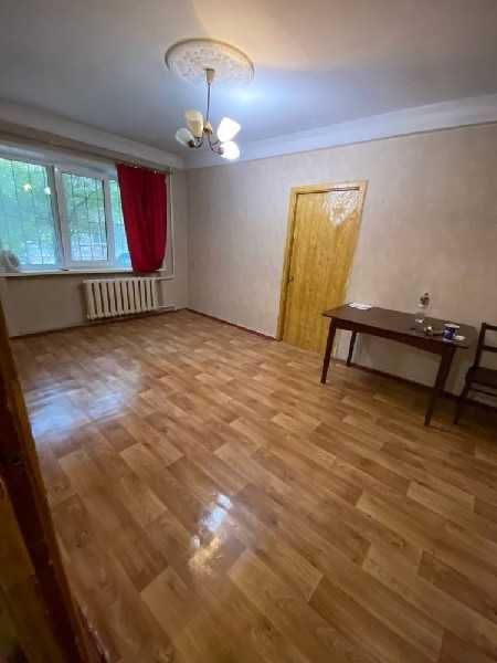 Продается 2 ком квартира в центре , 1/5