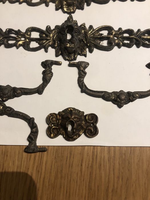 Conjunto de ferragens gavetas/chave/baú