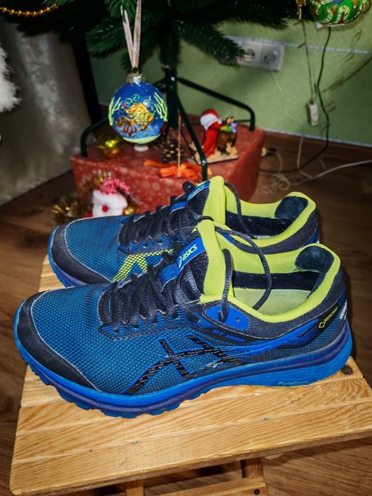 Продам кроссовки Asics GT 1000 Gore tex