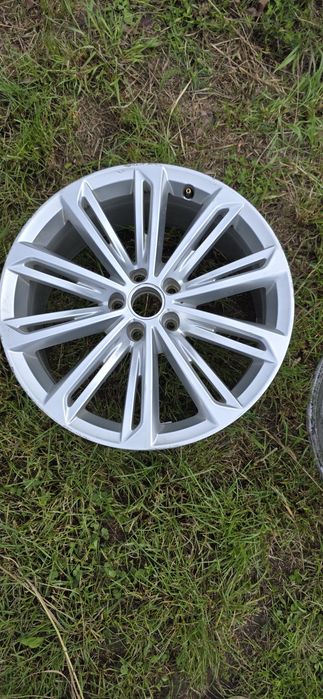 FELGA VW PASSAT B8 3G0 8J 19 ET44 5x112 3G0601025R