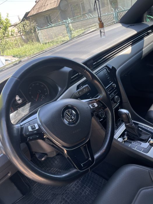 VW passat 2020року