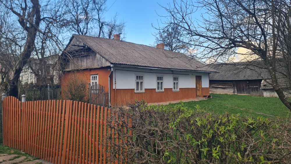 Продаж будинку з ділянкою в с. Гаї Нижні