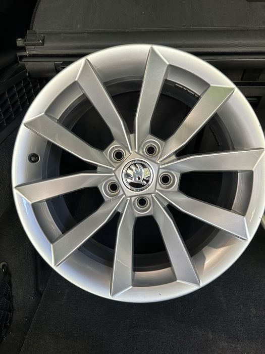 Диски Skoda 17 7j et45 5L0601025K