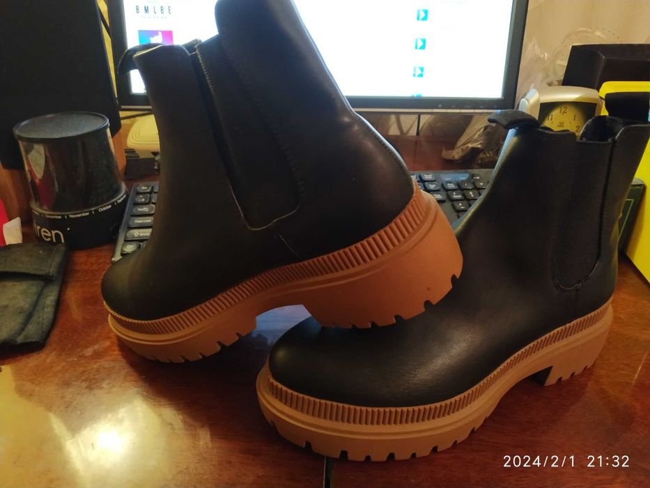 Нові жіночі демосезонні напівчобвти