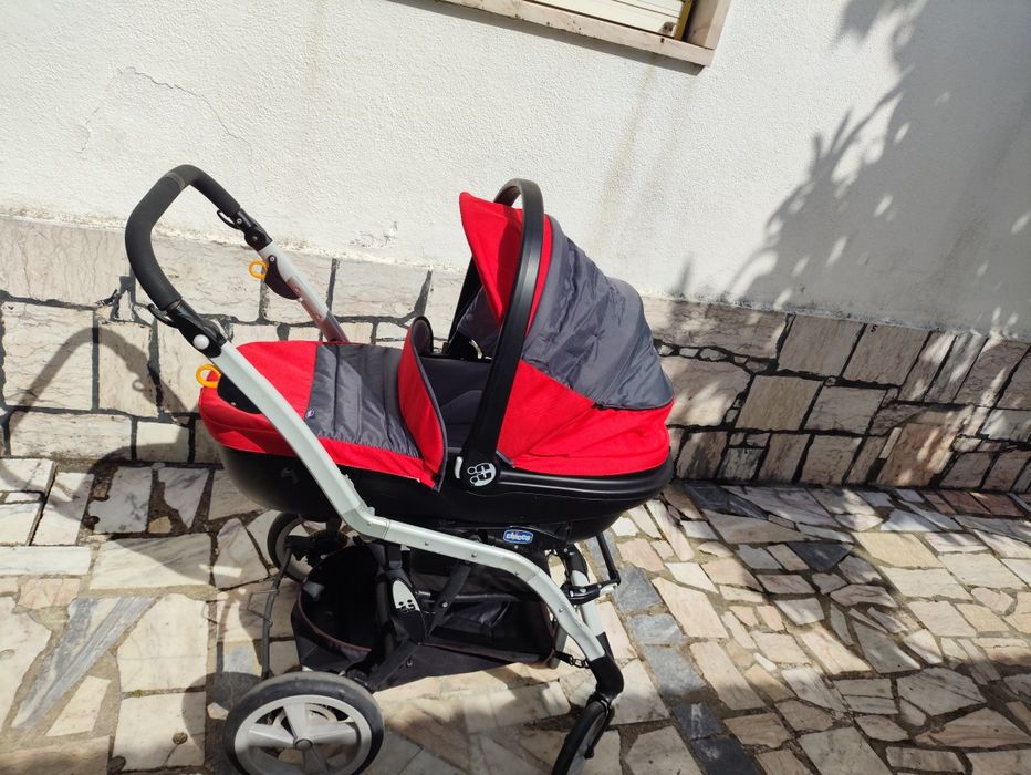 Small stroller with egg-shaped seat425519079941754887